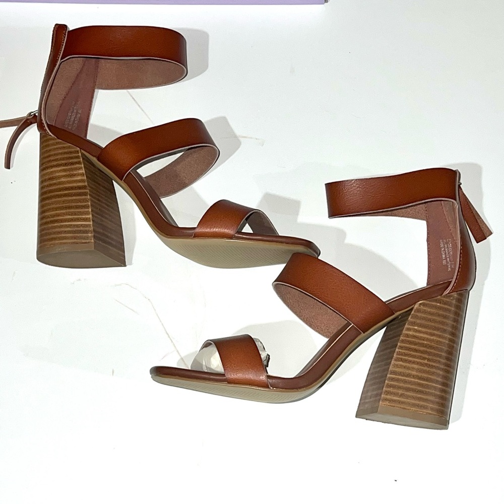 Madden Girl Two-Piece Sandals Woman’s Size 8.5